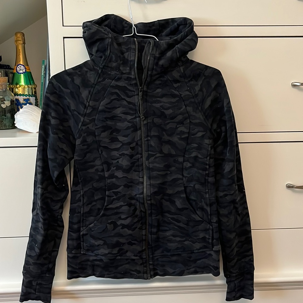 Zip up hoodie dark camo